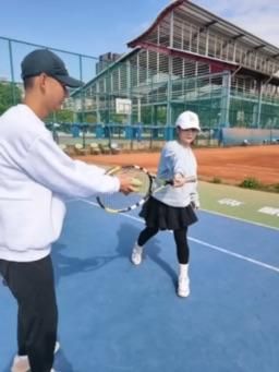 _ricecake__ : 菜鳥年糕上線 學習網球中🎾