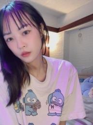 dreamyloli : 小婊子拖居家服看光光