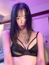dreamyloli : 用手不斷磨蹭小穴好興奮