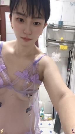 czh20000217 : 沐浴喷水🐳💦💦