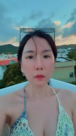 pudding1112 : 收到朋友送的手工鉤針比基尼～
但我不會游泳🏊