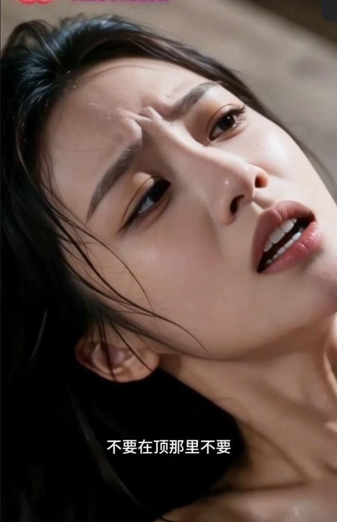  : AV拍攝指南EP1-5：AV女優喬喬工作就是和不同男優上演真槍實彈的肉戲。 鏡頭前她被各種體位操到浪叫連連、淫水四濺，一旁的攝影師褲襠早已經硬得發疼(AI生成)