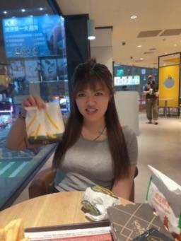 egg_ta : 來吃麥當勞新出的萬聖節🎃限定
Babe大家都吃過搖搖薯條了嗎🥰