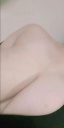 sexybearr : 新粉🤍拉掉肩帶了🥰🥰巨乳想藏都不行😱