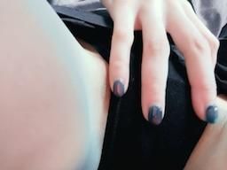alsghvv : 上班前，先在車上把制服脫掉給你看今天穿什麼🤤