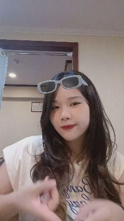  : 嗨嗨~我趁你不注意的時候偷偷上來冒泡嚕~🫧
#手勢舞 #可愛